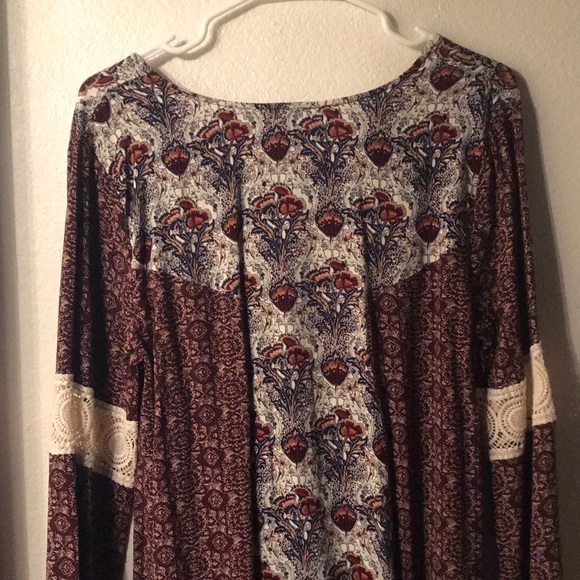 Cute dressy long sleeve Charlotte Russe shirt - Picture 3 of 3